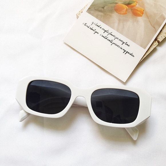 Accessories - Gorgeous white sunnies